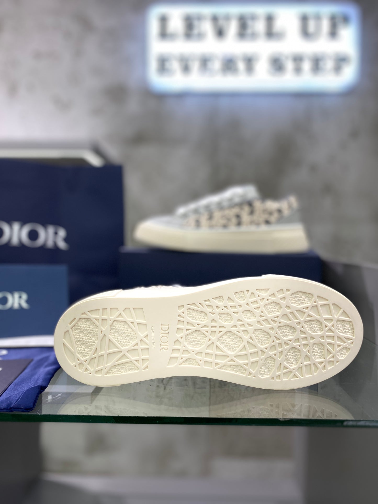Dior