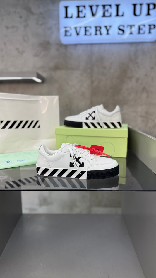 OFF WHITE