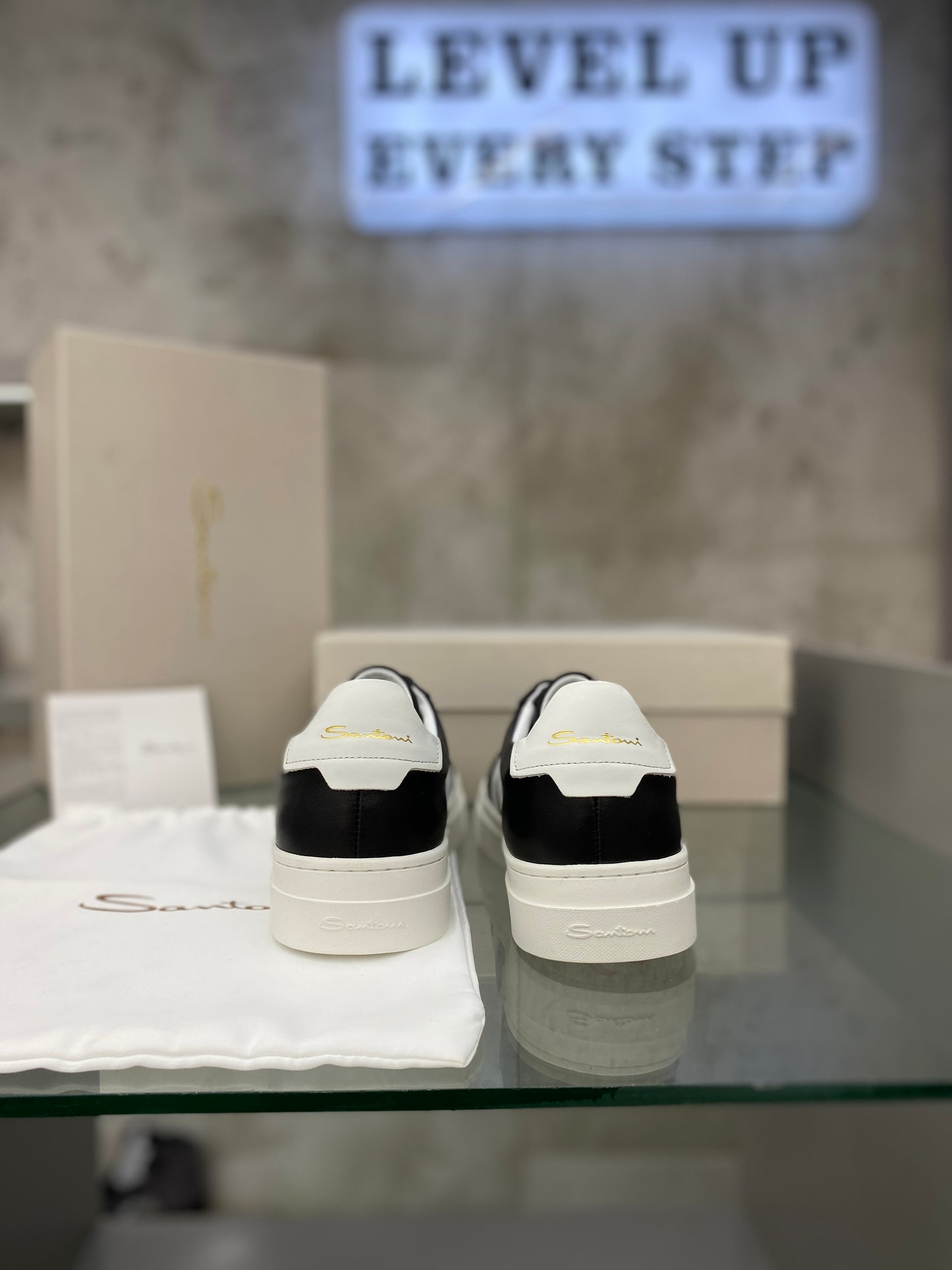 Santoni