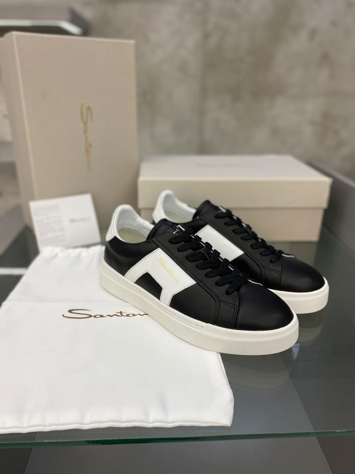 Santoni